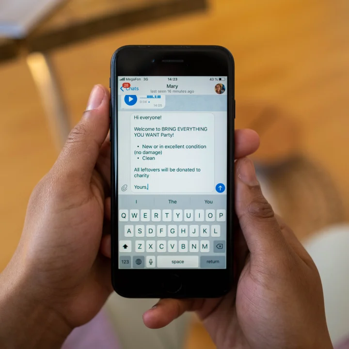 WhatsApp limita l’invio di messaggi: ecco cosa cambia